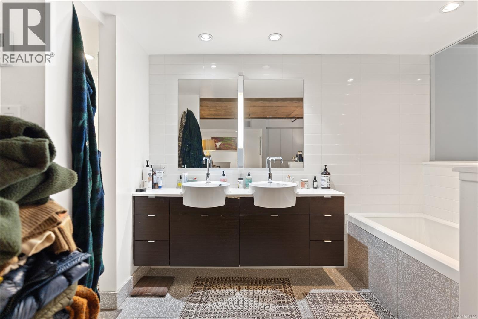 416 770 Fisgard Street, Victoria