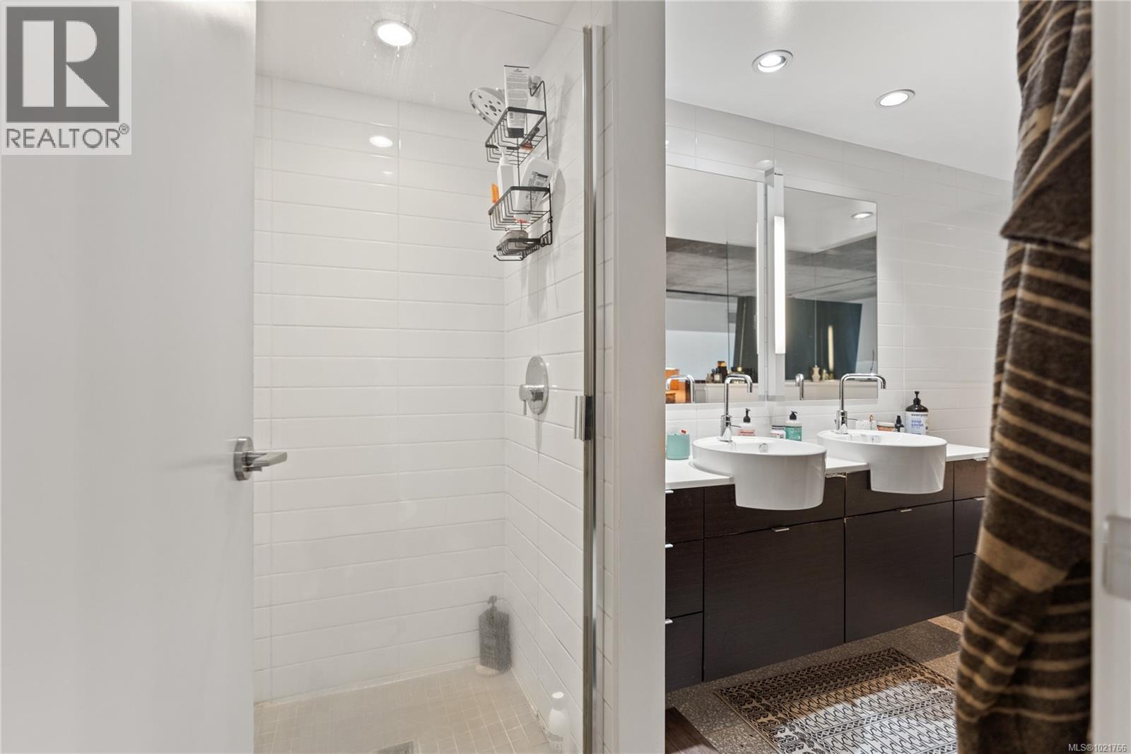 416 770 Fisgard Street, Victoria