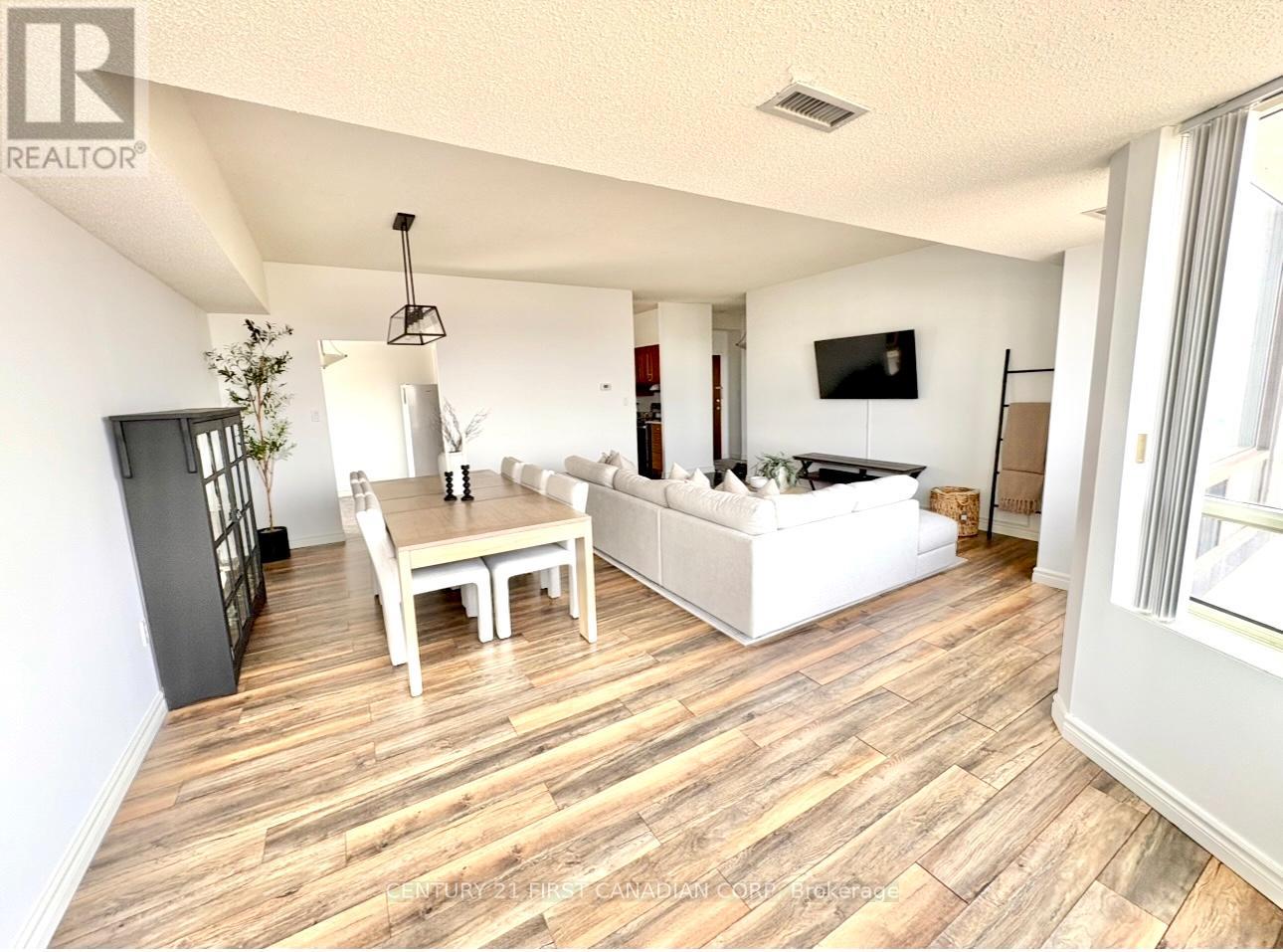 744 Wonderland Unit 1206 photo 3