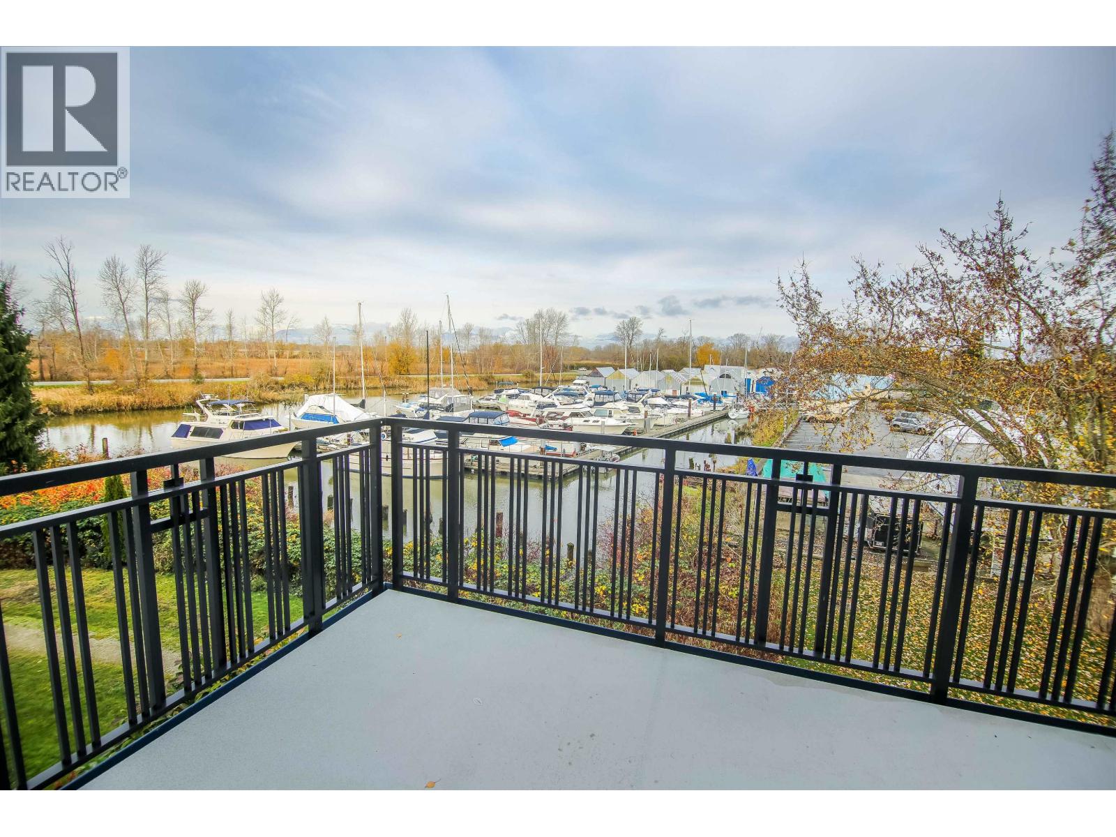 #321-4955 RIVER Road, Delta