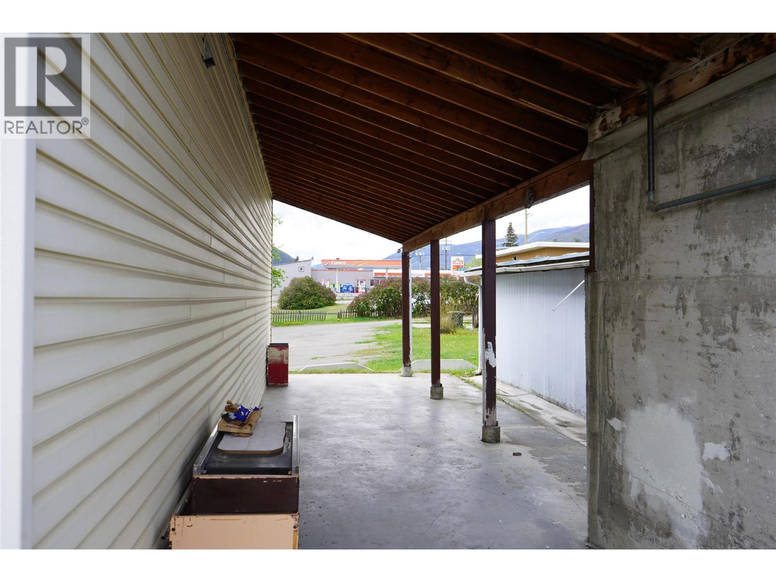 1511 Cariboo Highway — photo 19
