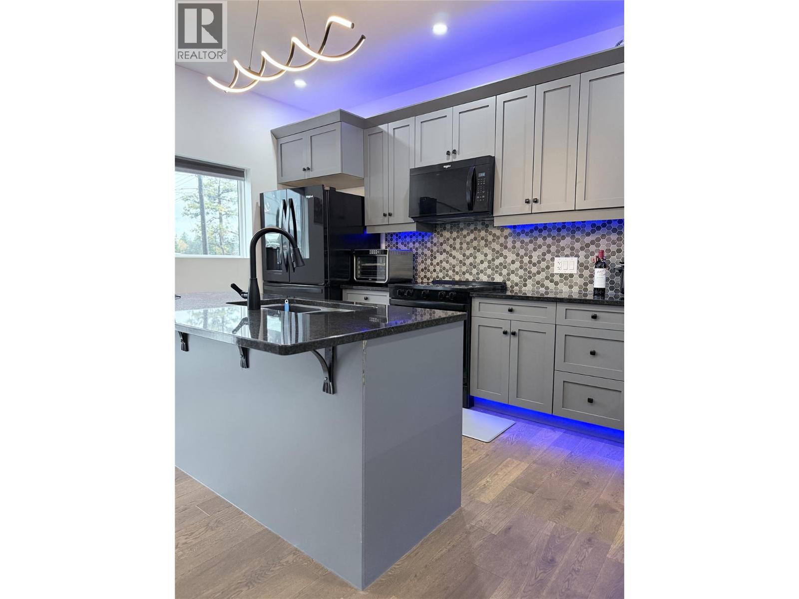 8779 MOUNTAIN VIEW Street, Canal Flats