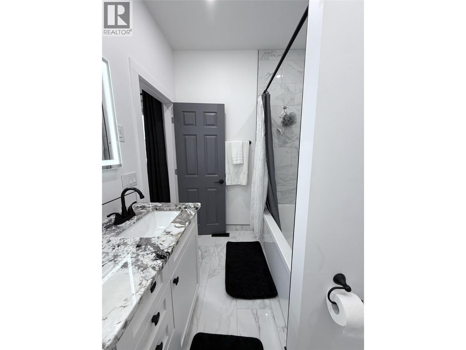 8779 MOUNTAIN VIEW Street, Canal Flats