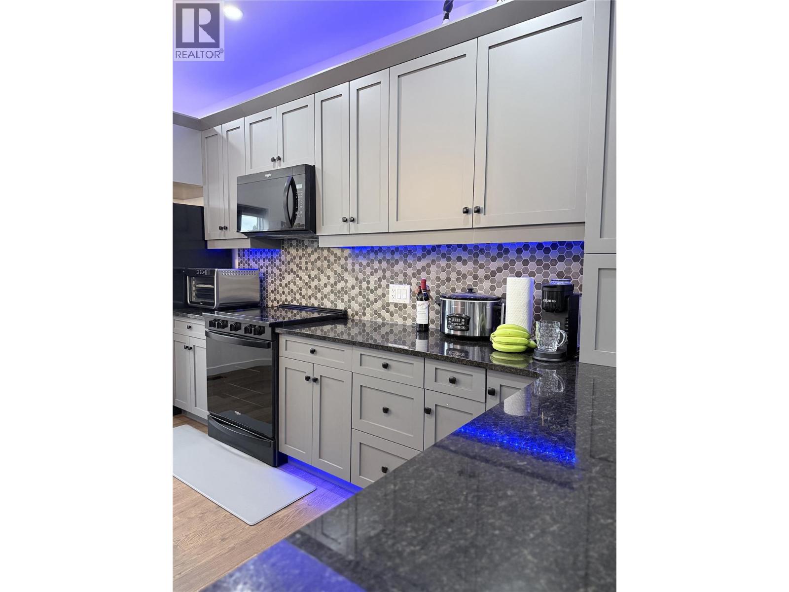 8779 MOUNTAIN VIEW Street, Canal Flats