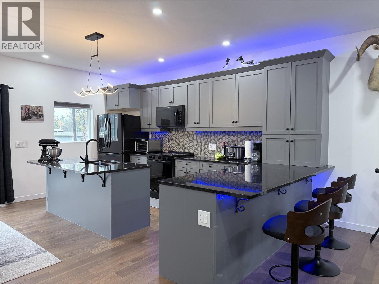 8779 MOUNTAIN VIEW Street, Canal Flats