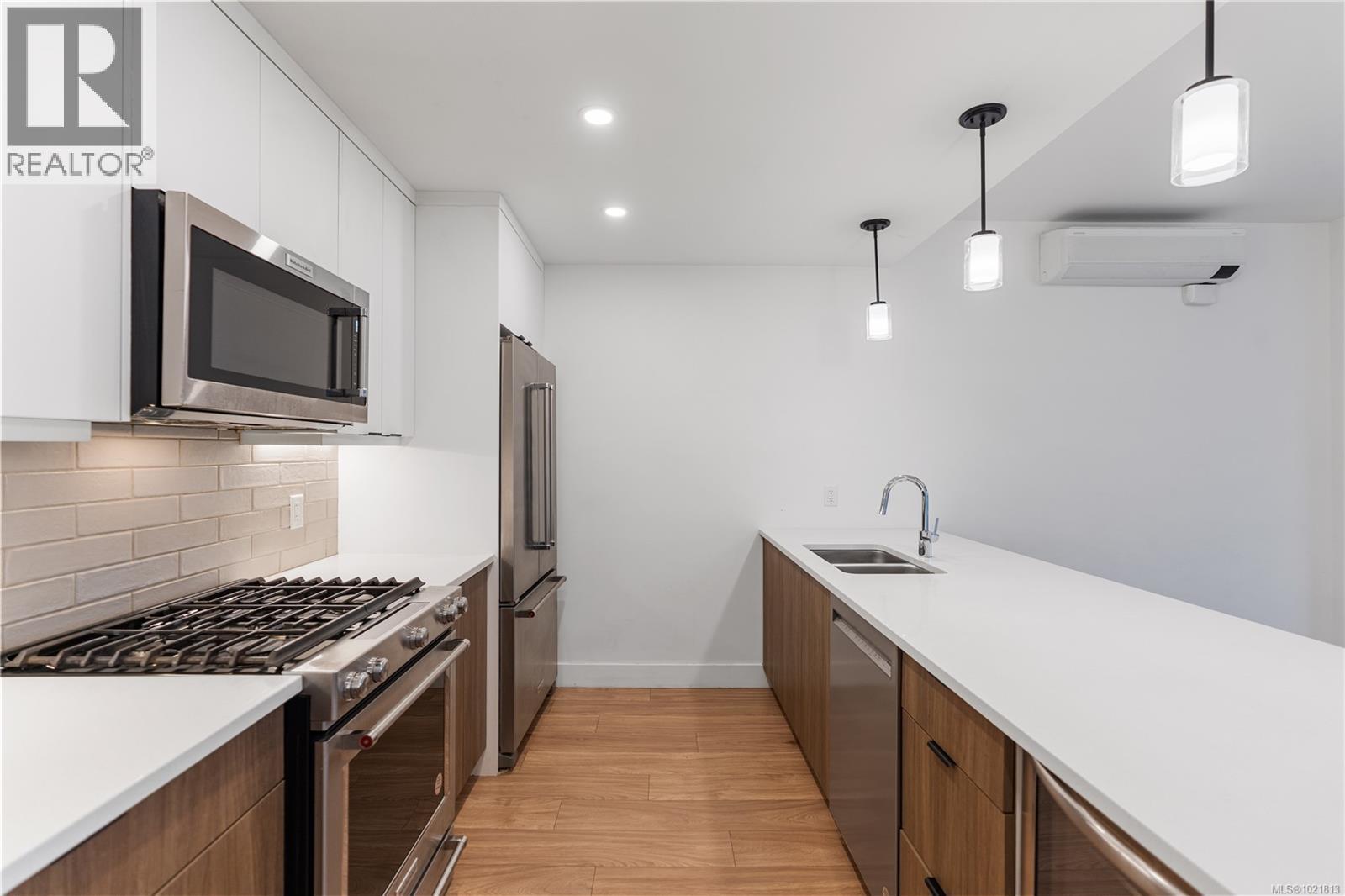 8 2330 Sooke Rd, Colwood