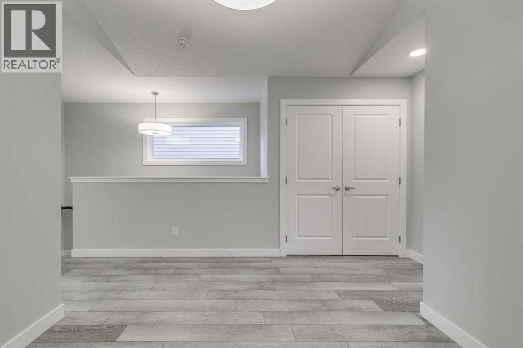 Single Family House for Sale in  Silverton Glen Way SW Silverado Calgary 