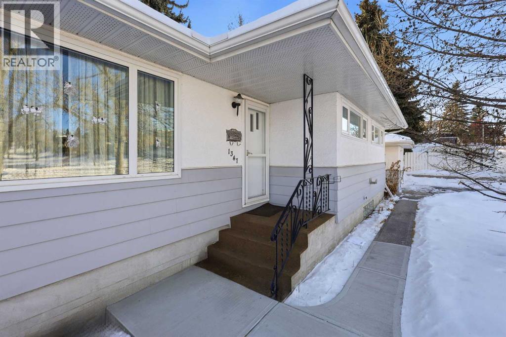 Single Family House Bungalow for Sale in  Hamilton Street NW St Andrews Heights Calgary 