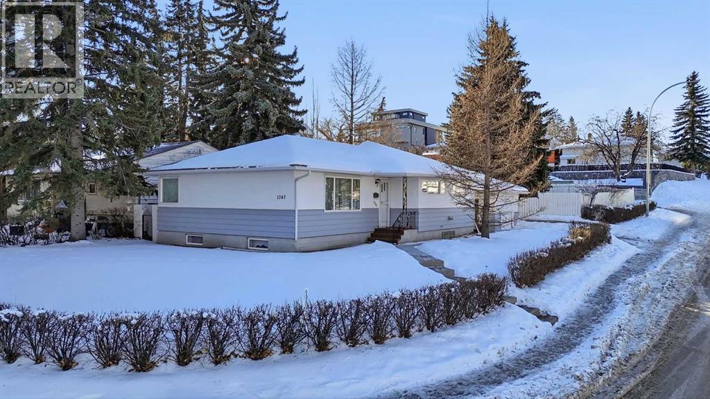 Single Family House Bungalow for Sale in  Hamilton Street NW St Andrews Heights Calgary 
