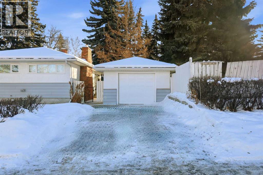 Single Family House Bungalow for Sale in  Hamilton Street NW St Andrews Heights Calgary 