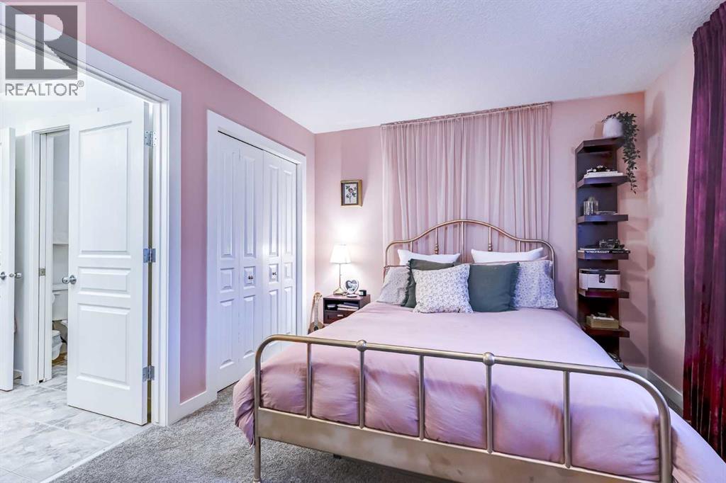 Single Family House for Sale in  Tusslewood View NW Tuscany Calgary 