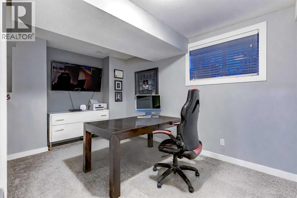 Single Family House for Sale in  Tusslewood View NW Tuscany Calgary 