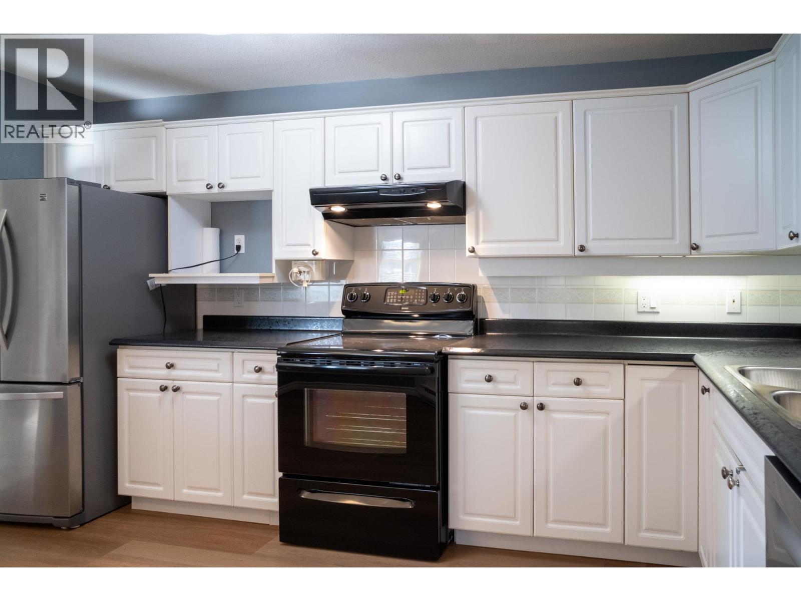 213 3300 Centennial Drive, Vernon