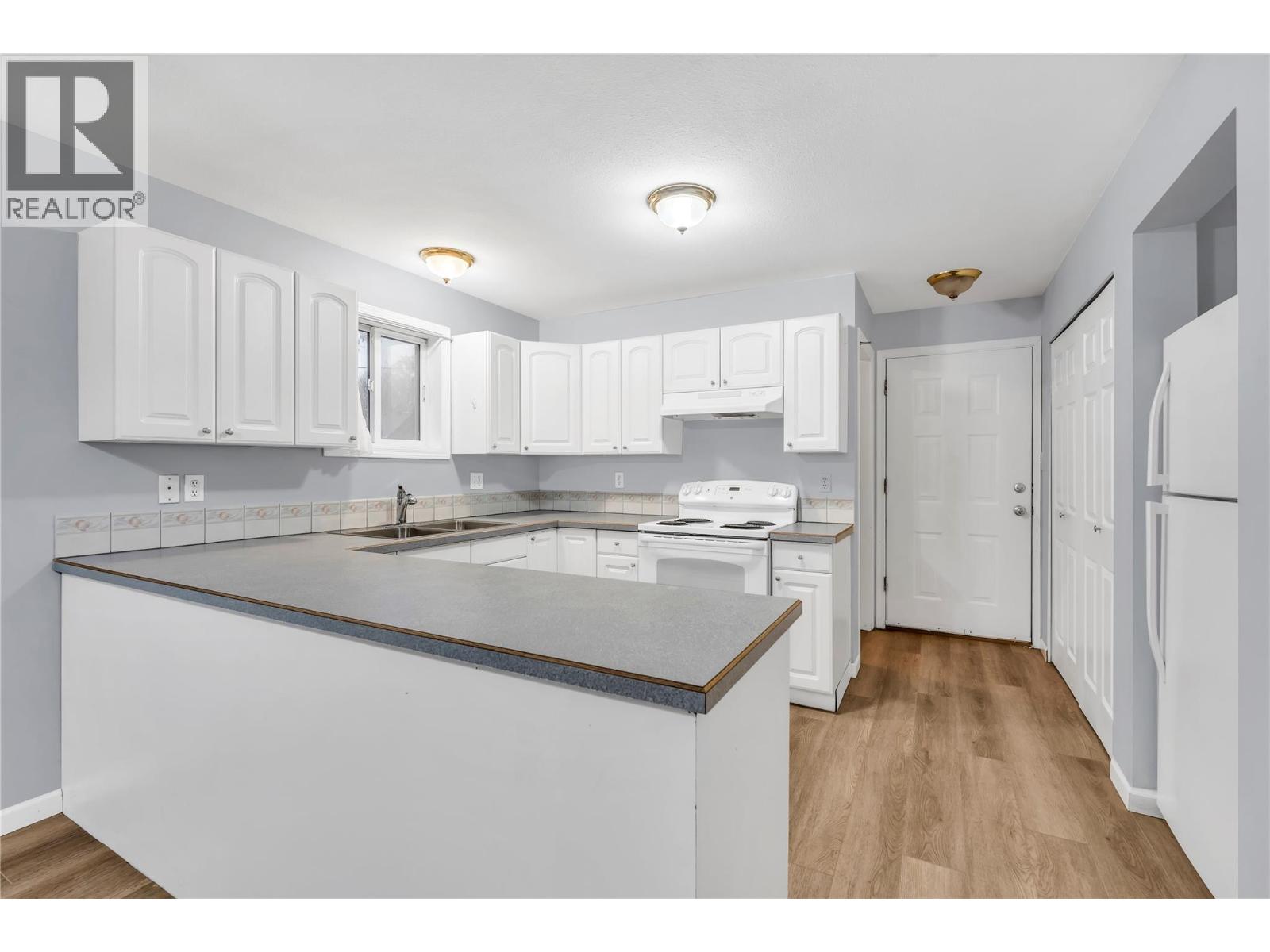 654 Wade Avenue W Unit# 101 & 201, Penticton