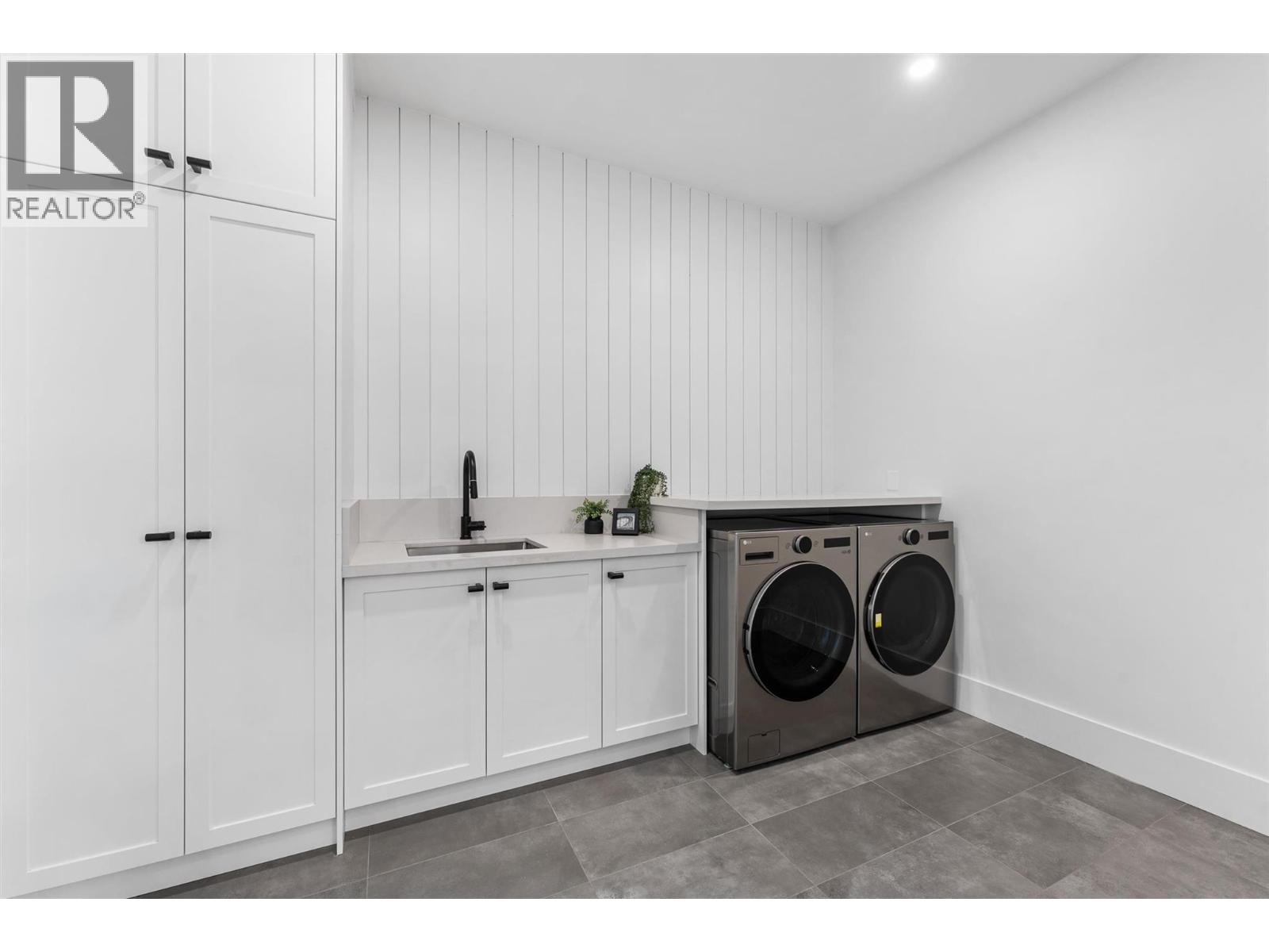  1363 Vineyard Drive, West Kelowna