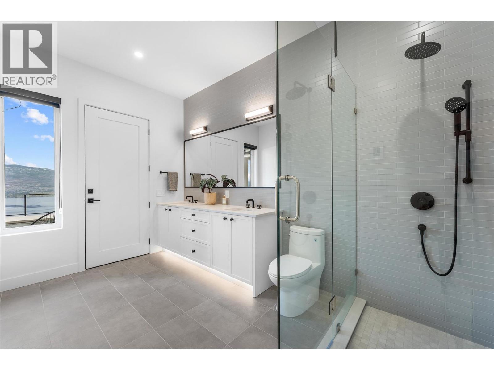  1363 Vineyard Drive, West Kelowna