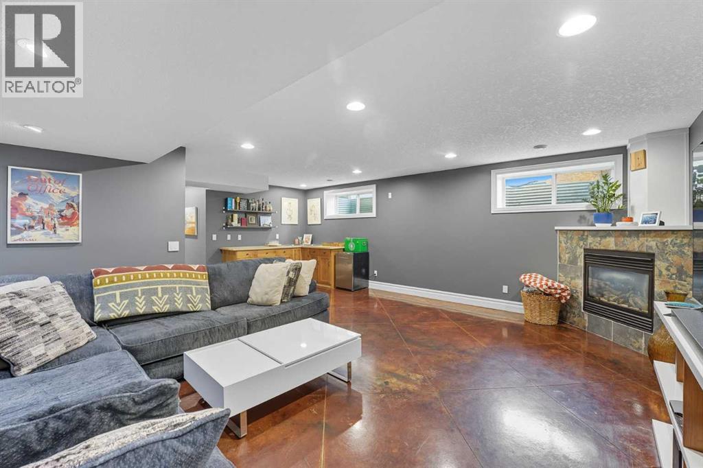 Single Family House for Sale in   Avenue NE Tuxedo Park Calgary 