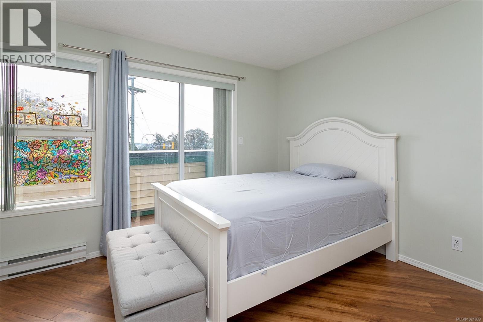 405 898 Vernon Avenue, Saanich