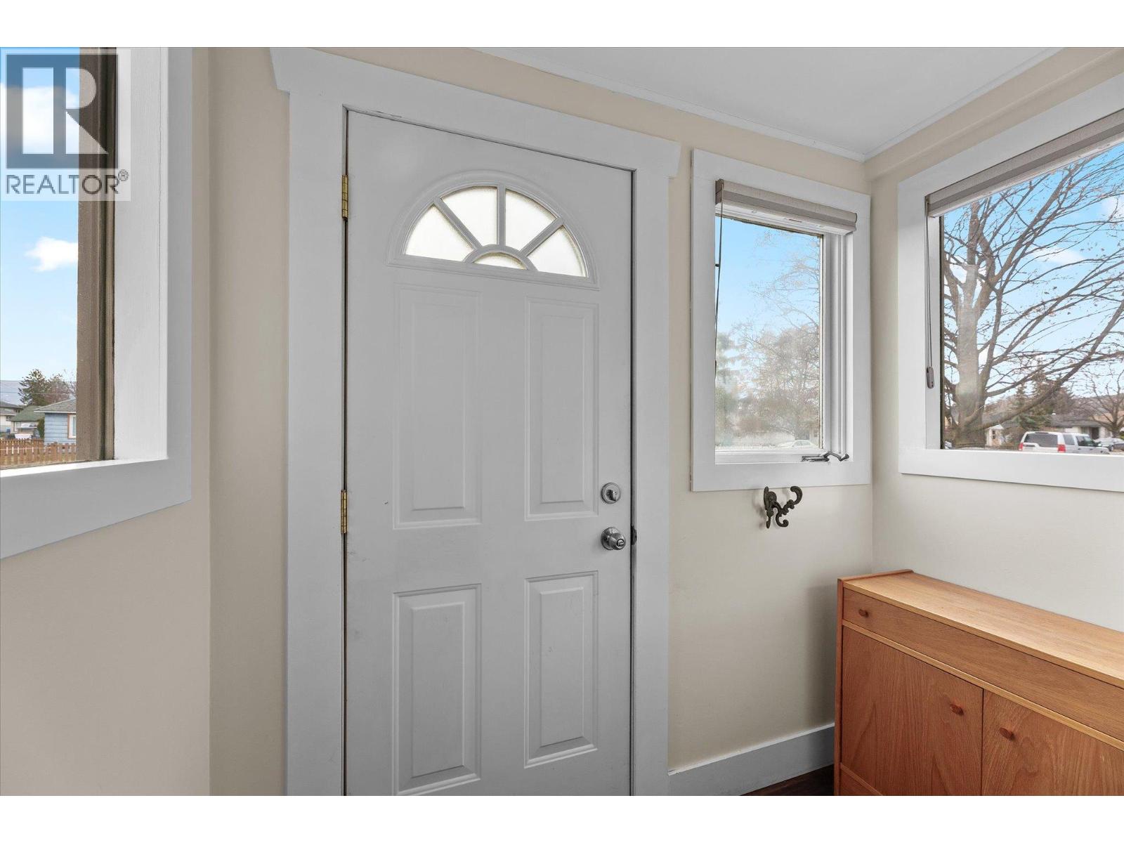  584 Okanagan Boulevard, Kelowna