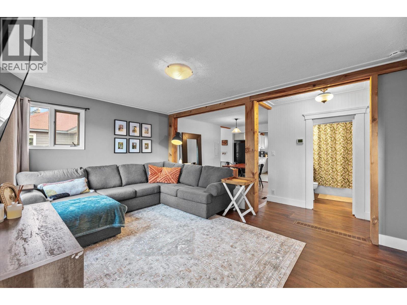  584 Okanagan Boulevard, Kelowna