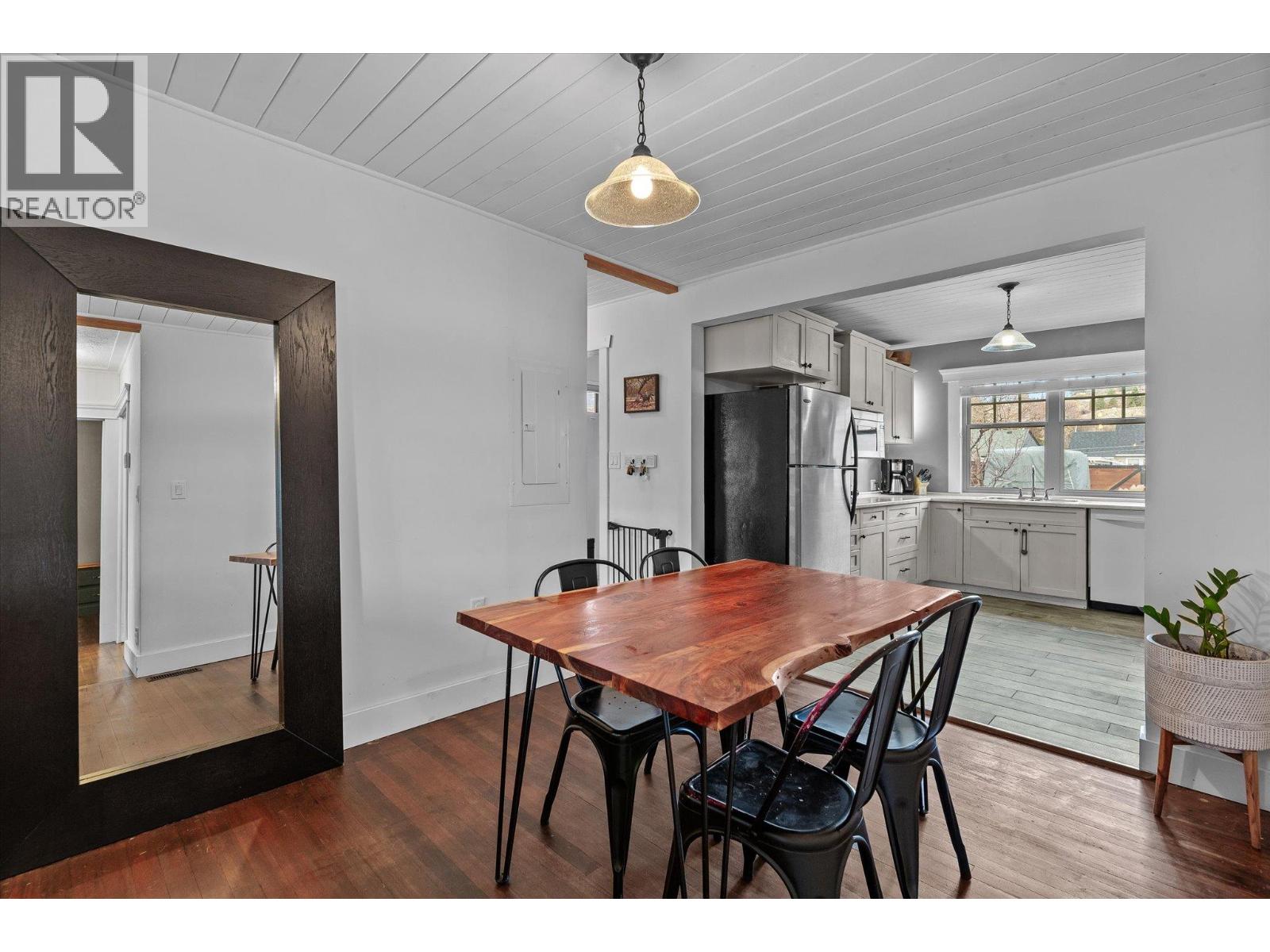  584 Okanagan Boulevard, Kelowna