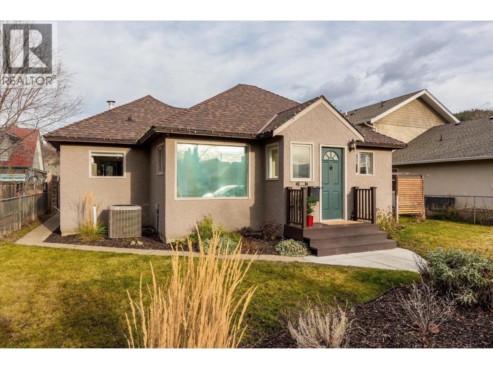  584 Okanagan Boulevard, Kelowna