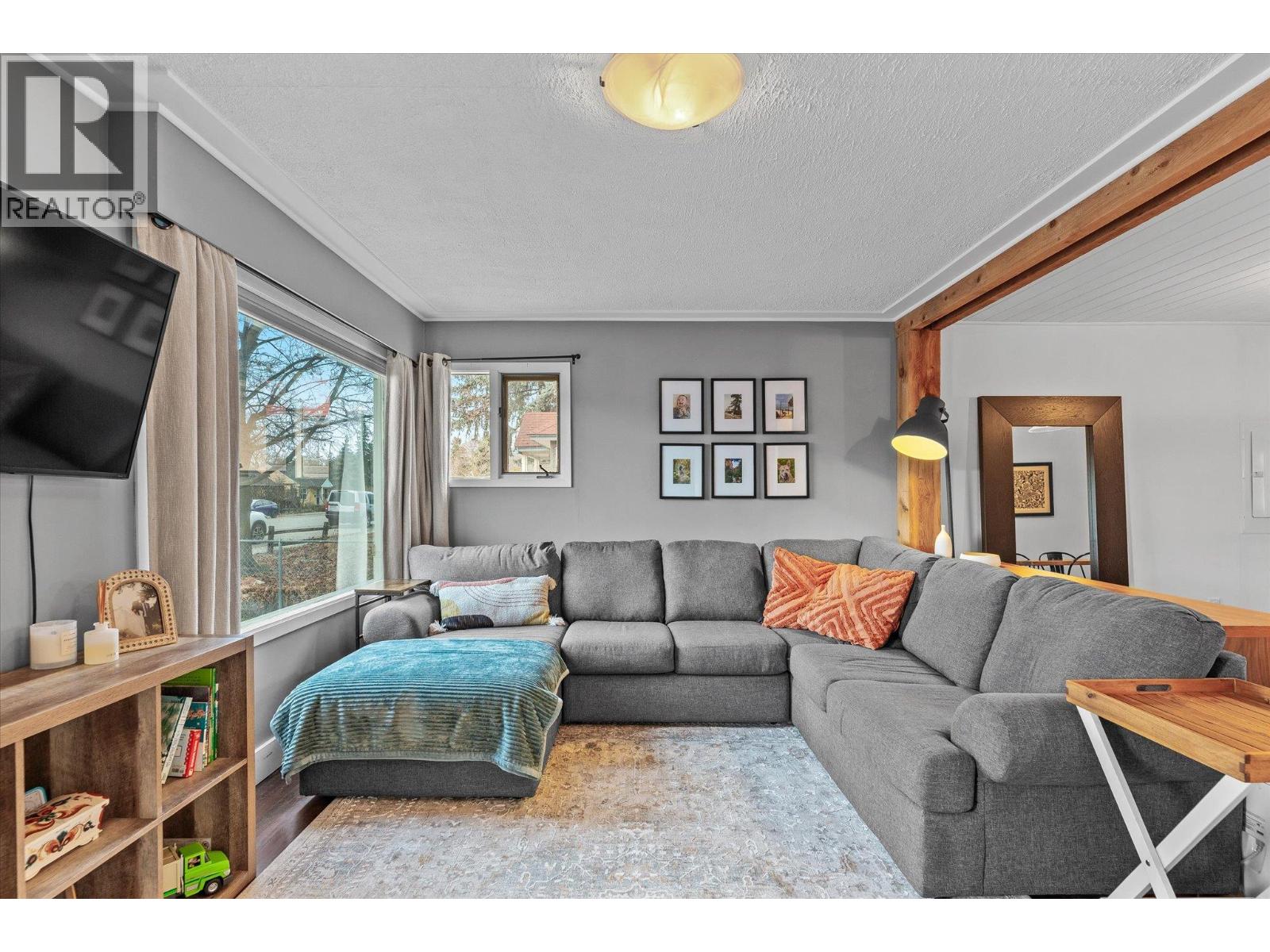  584 Okanagan Boulevard, Kelowna