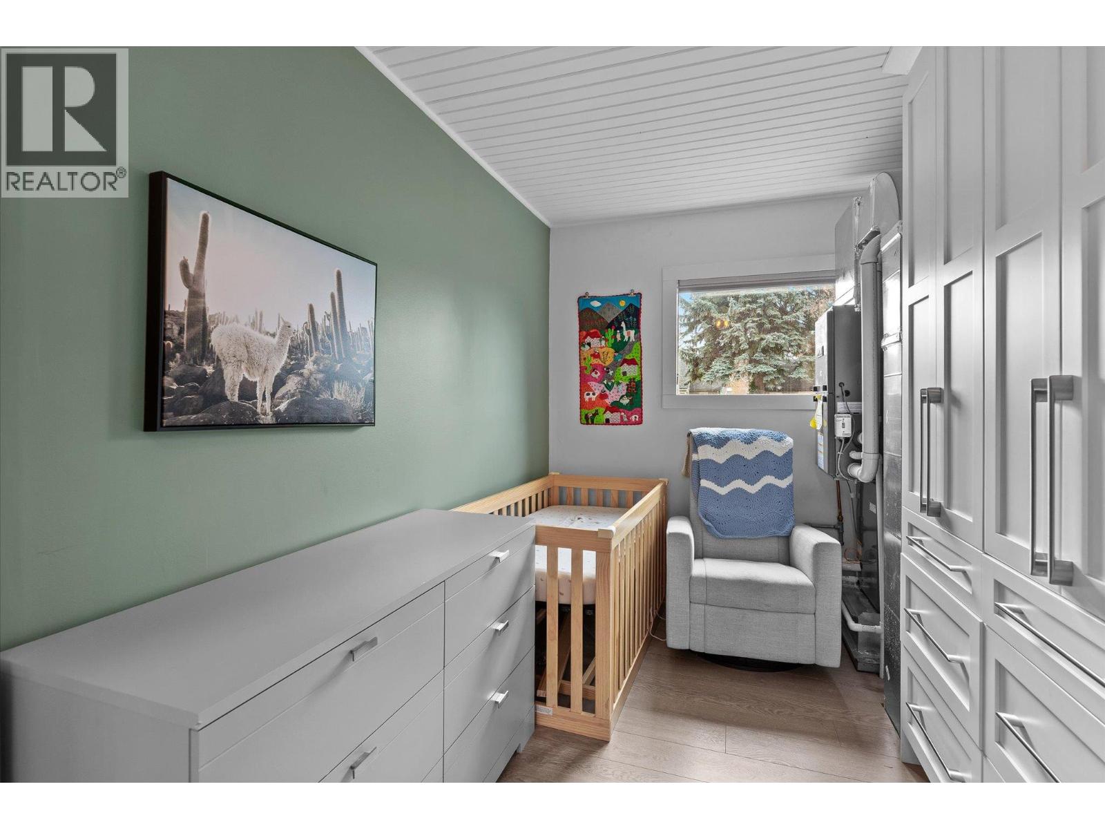  584 Okanagan Boulevard, Kelowna