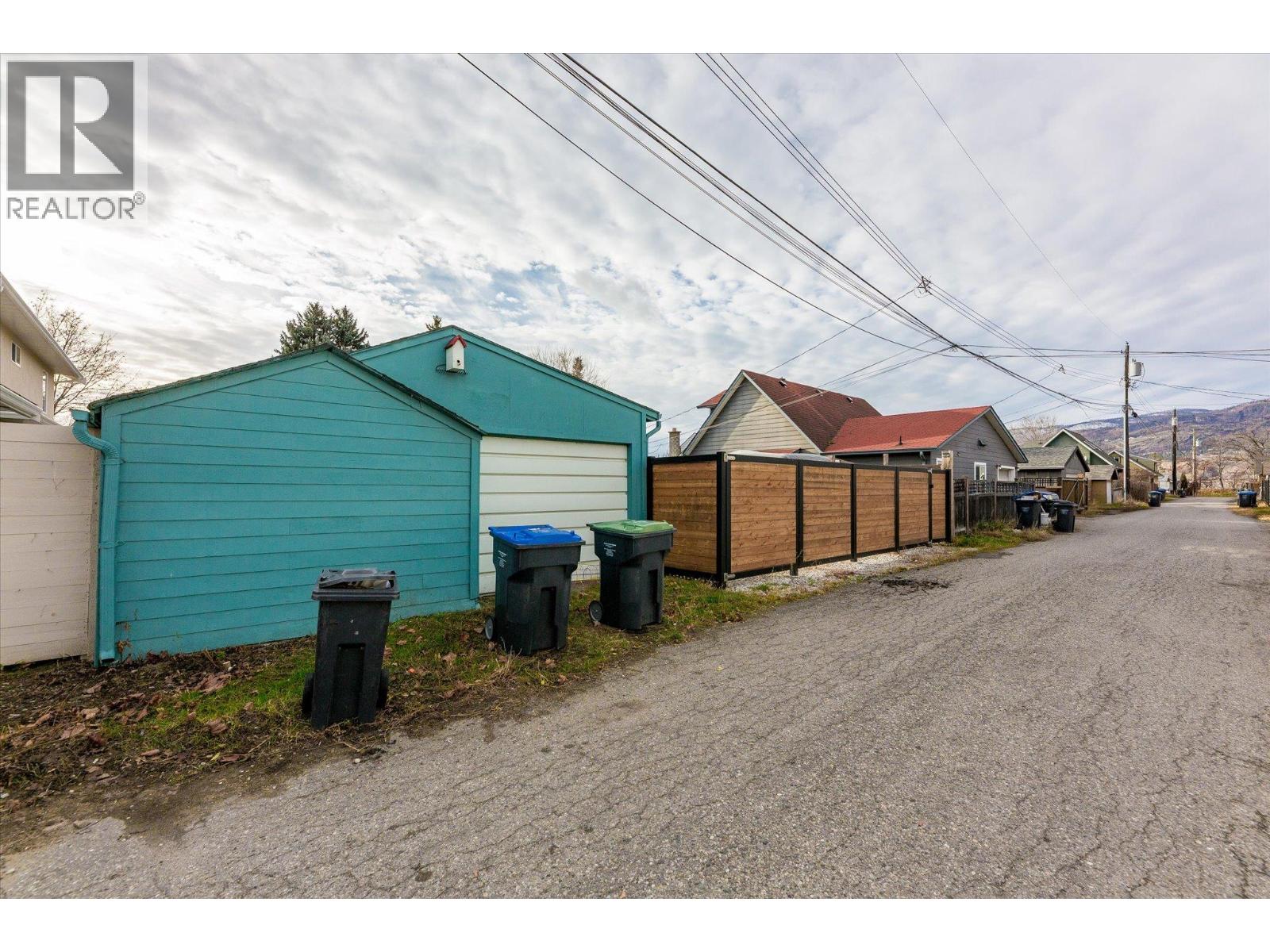  584 Okanagan Boulevard, Kelowna