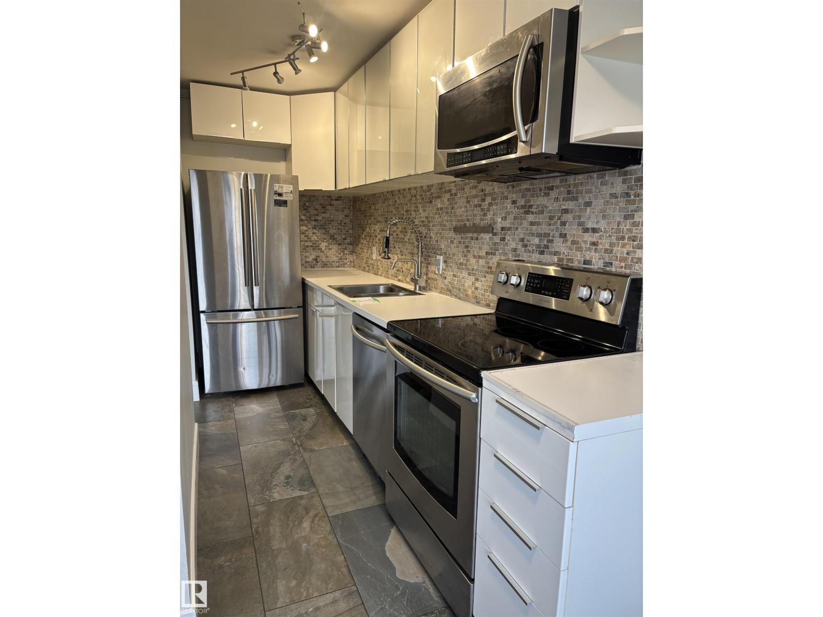 #24 8406 104 ST NW, Edmonton