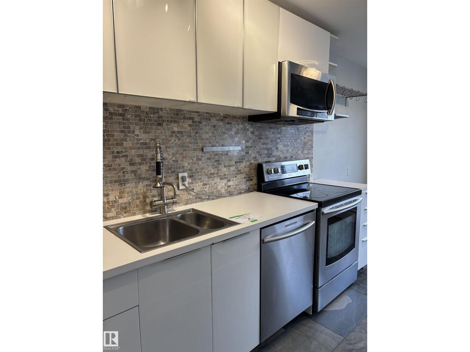 #24 8406 104 ST NW, Edmonton