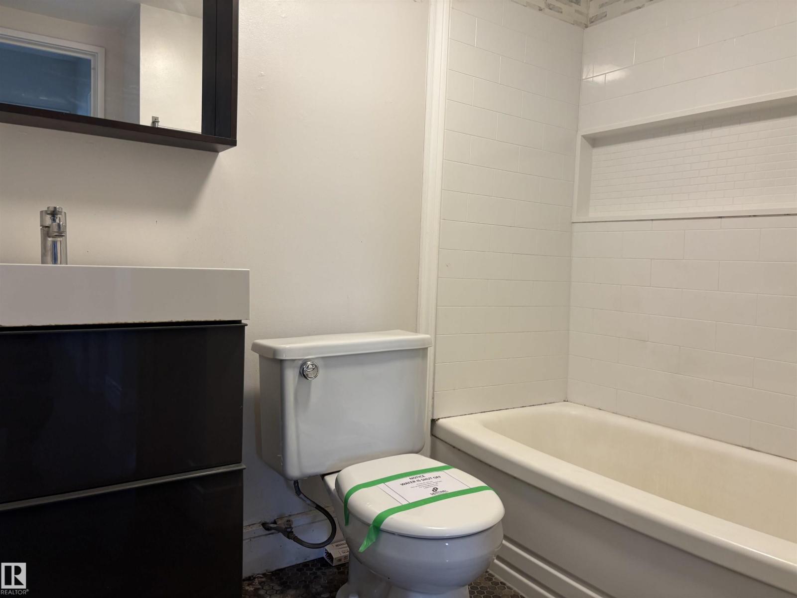 #24 8406 104 ST NW, Edmonton