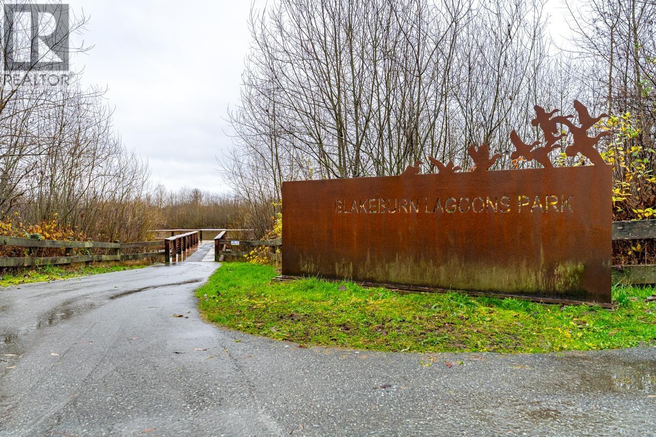 887 RIVERSIDE DRIVE, Port Coquitlam