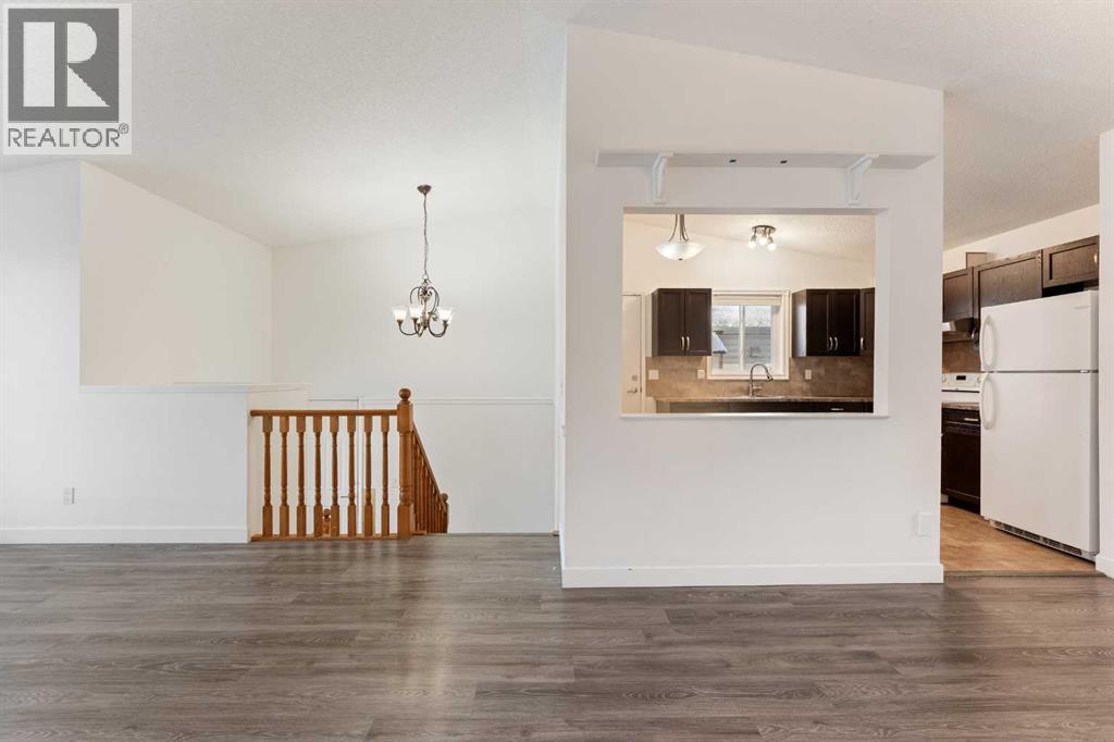 Single Family House Bi-level for Sale in  Shawinigan Rise SW Shawnessy Calgary 