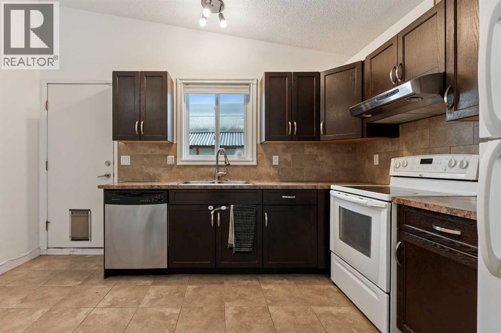 Single Family House Bi-level for Sale in  Shawinigan Rise SW Shawnessy Calgary 