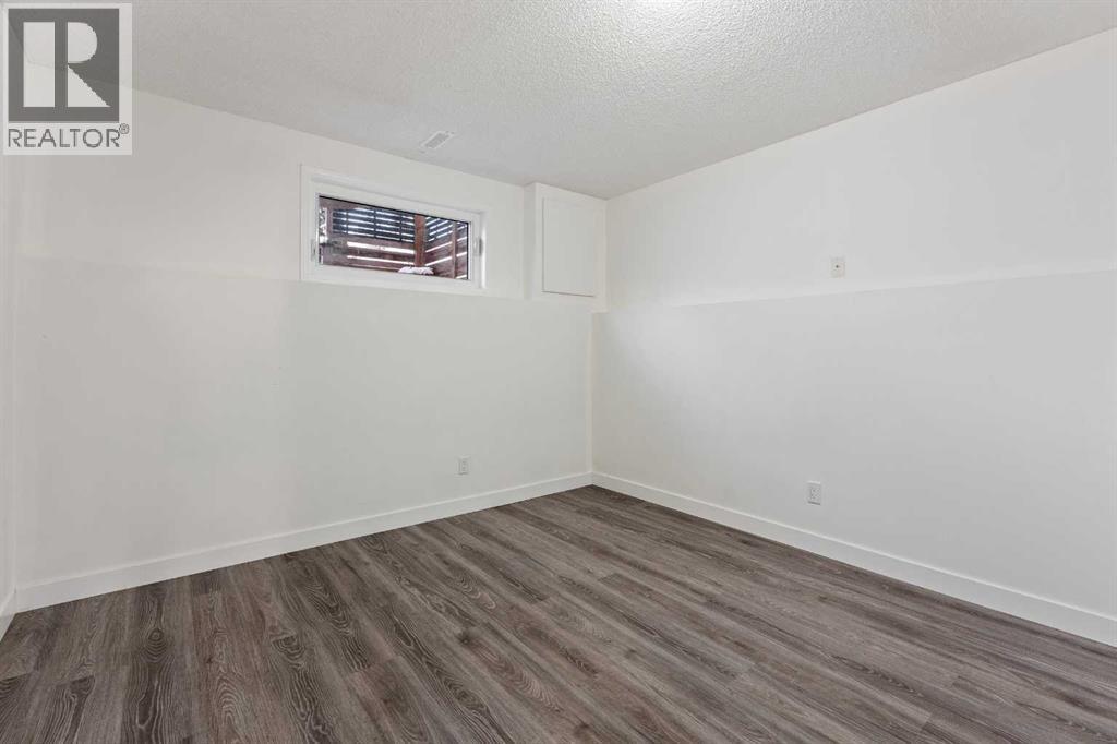 Single Family House Bi-level for Sale in  Shawinigan Rise SW Shawnessy Calgary 