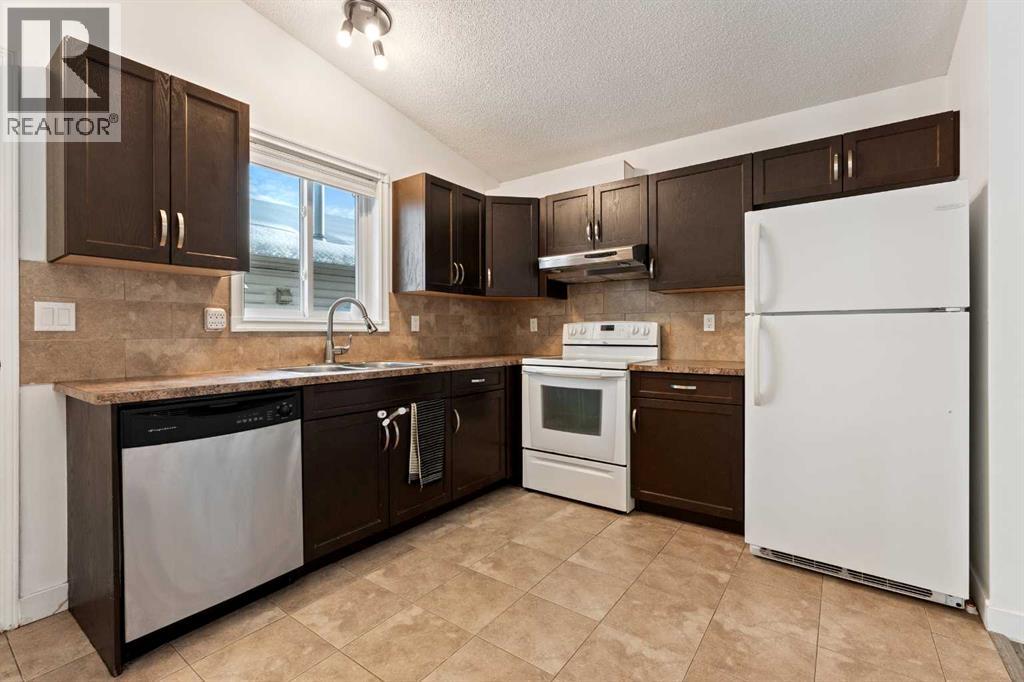 Single Family House Bi-level for Sale in  Shawinigan Rise SW Shawnessy Calgary 