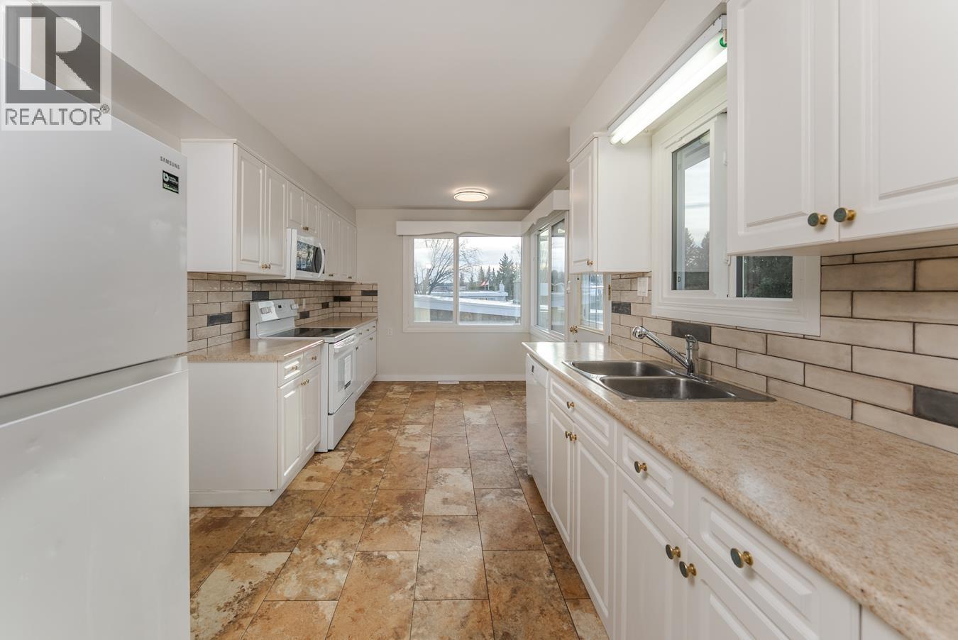 2425 EWERT CRESCENT, Prince George