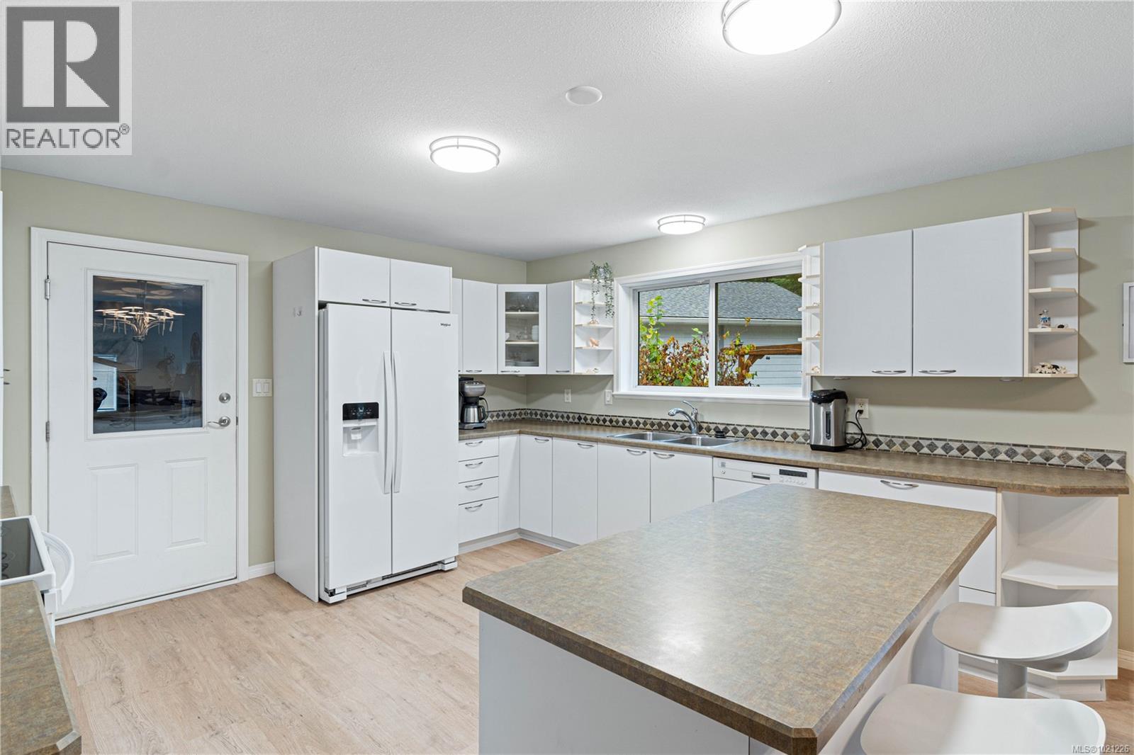 1356 Meadowood Way, Qualicum Beach