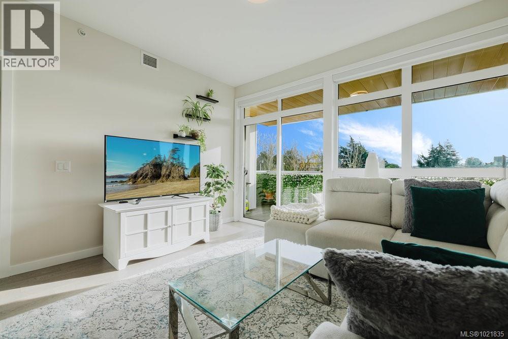 210 881 Short Street, Saanich