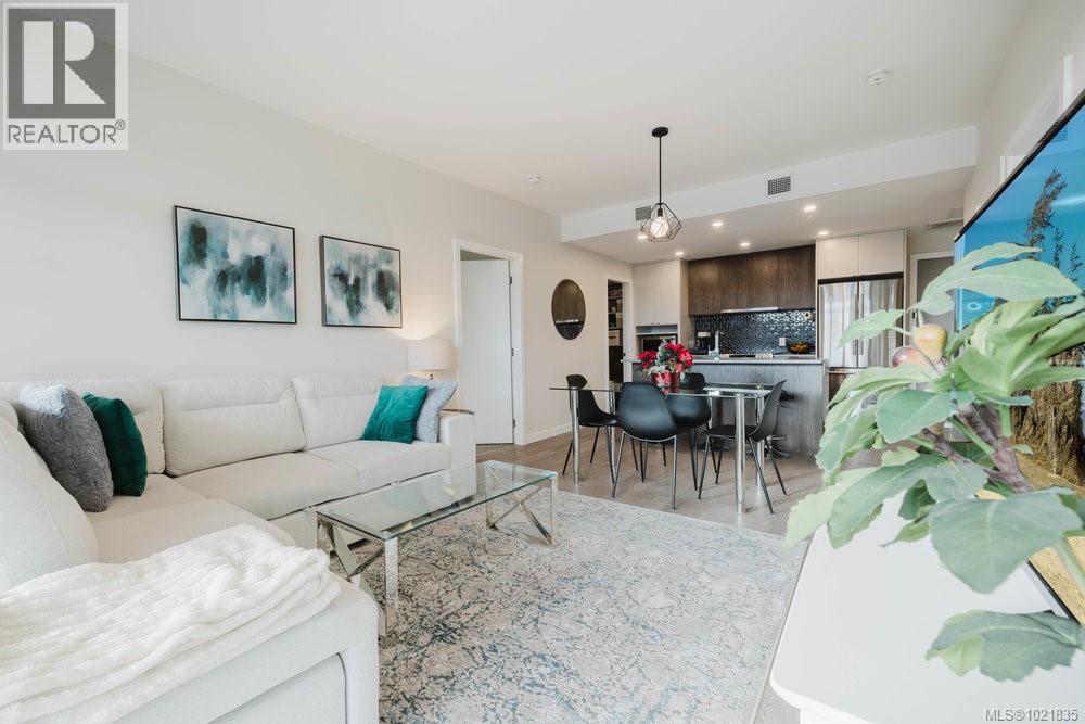 210 881 Short Street, Saanich