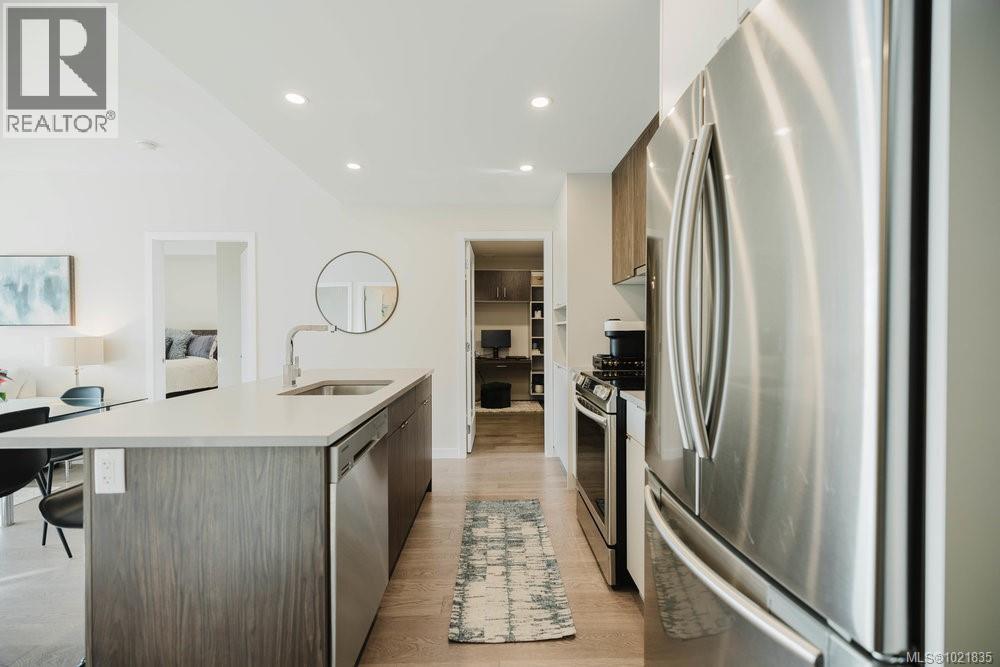 210 881 Short Street, Saanich