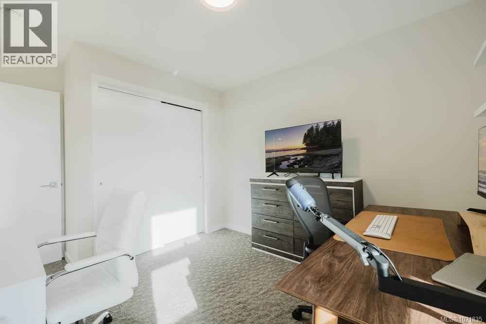 210 881 Short Street, Saanich