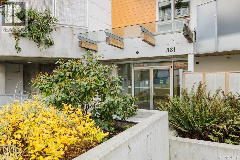 210 881 Short Street, Saanich