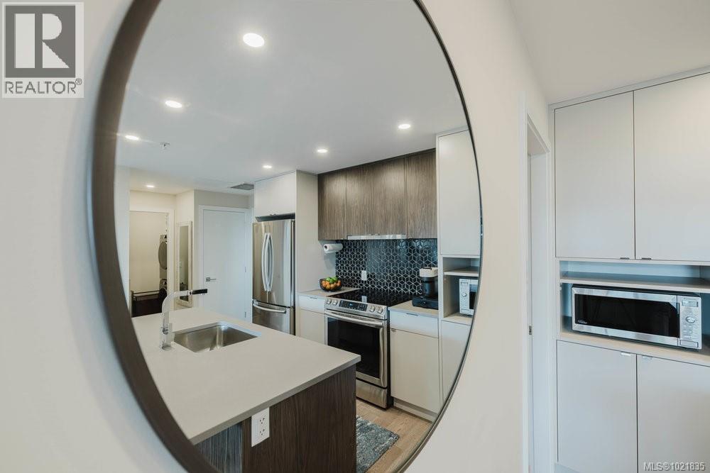 210 881 Short Street, Saanich