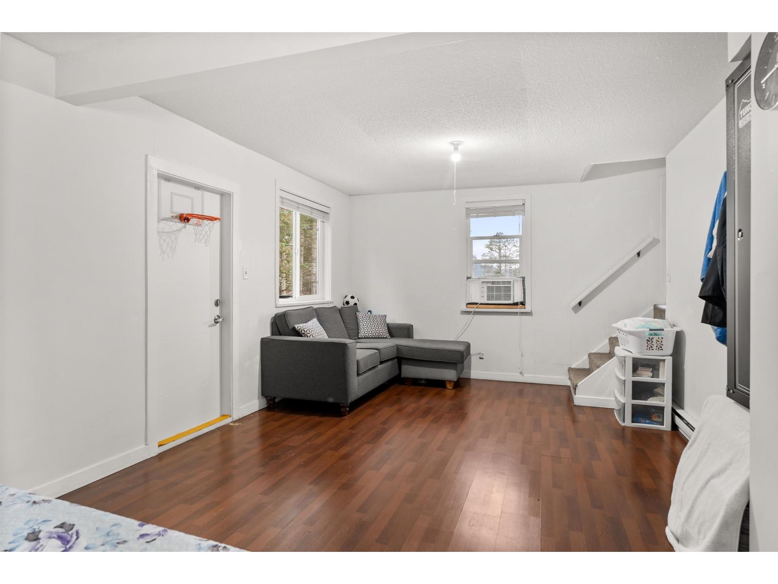 11186 FARMS ROAD, Mission