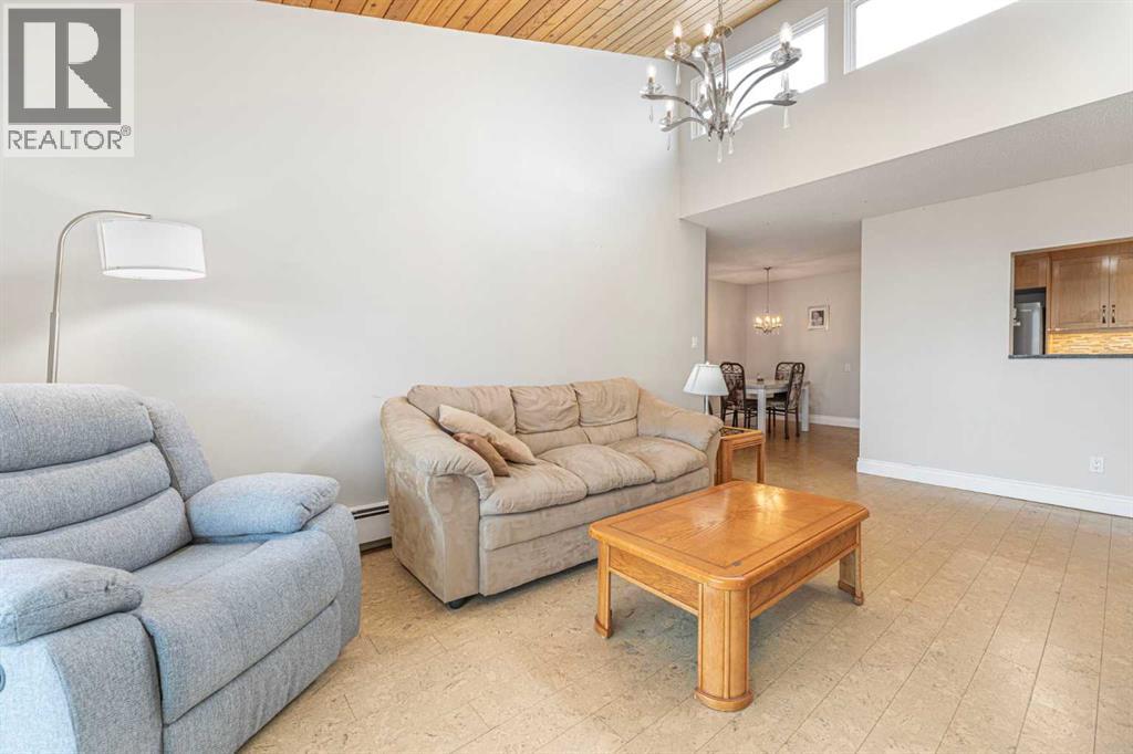 Single Family House for Sale in    Street NW Varsity Calgary 