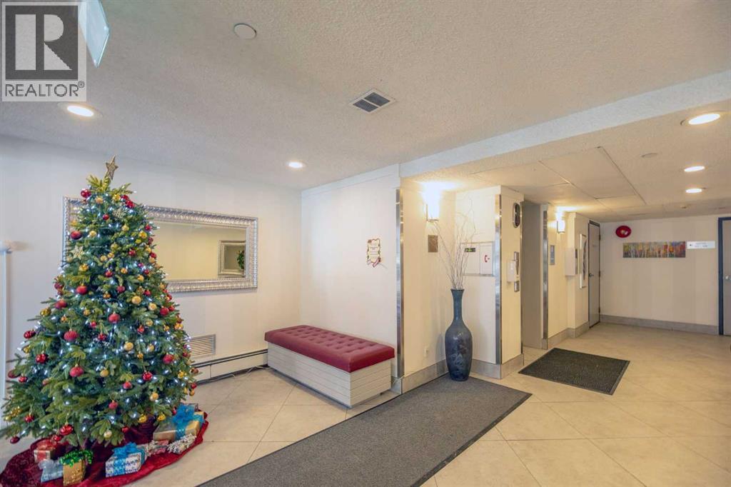 Single Family House for Sale in    Street NW Varsity Calgary 