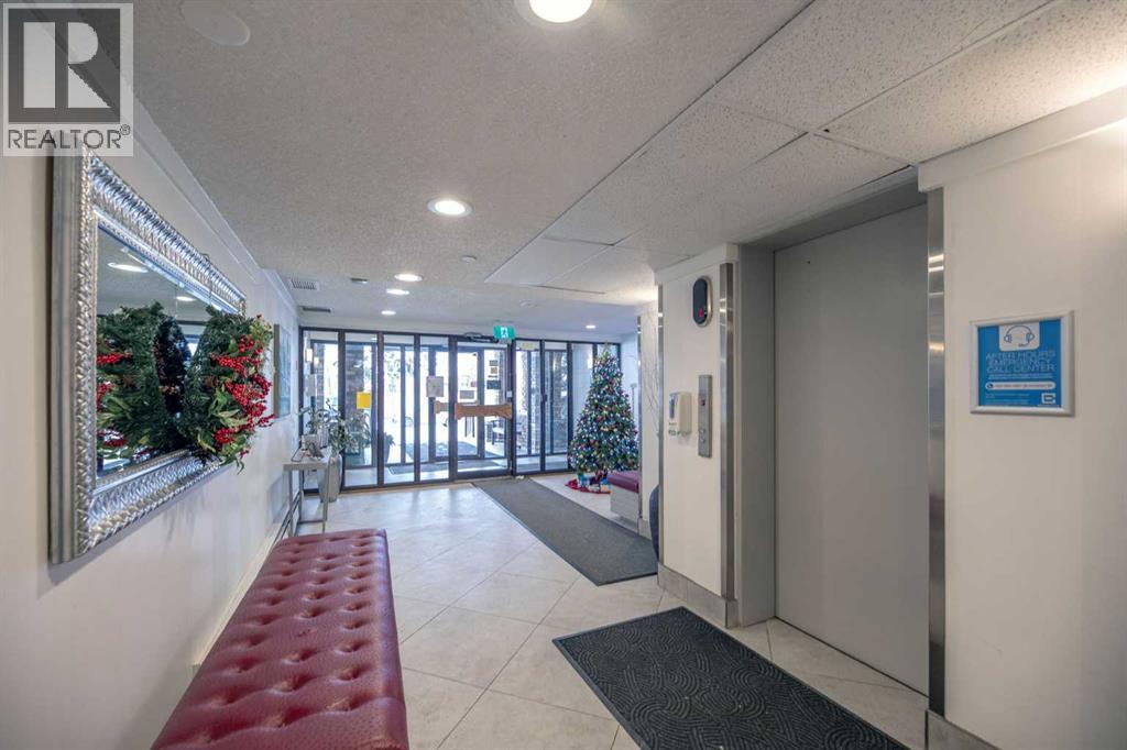 Single Family House for Sale in    Street NW Varsity Calgary 