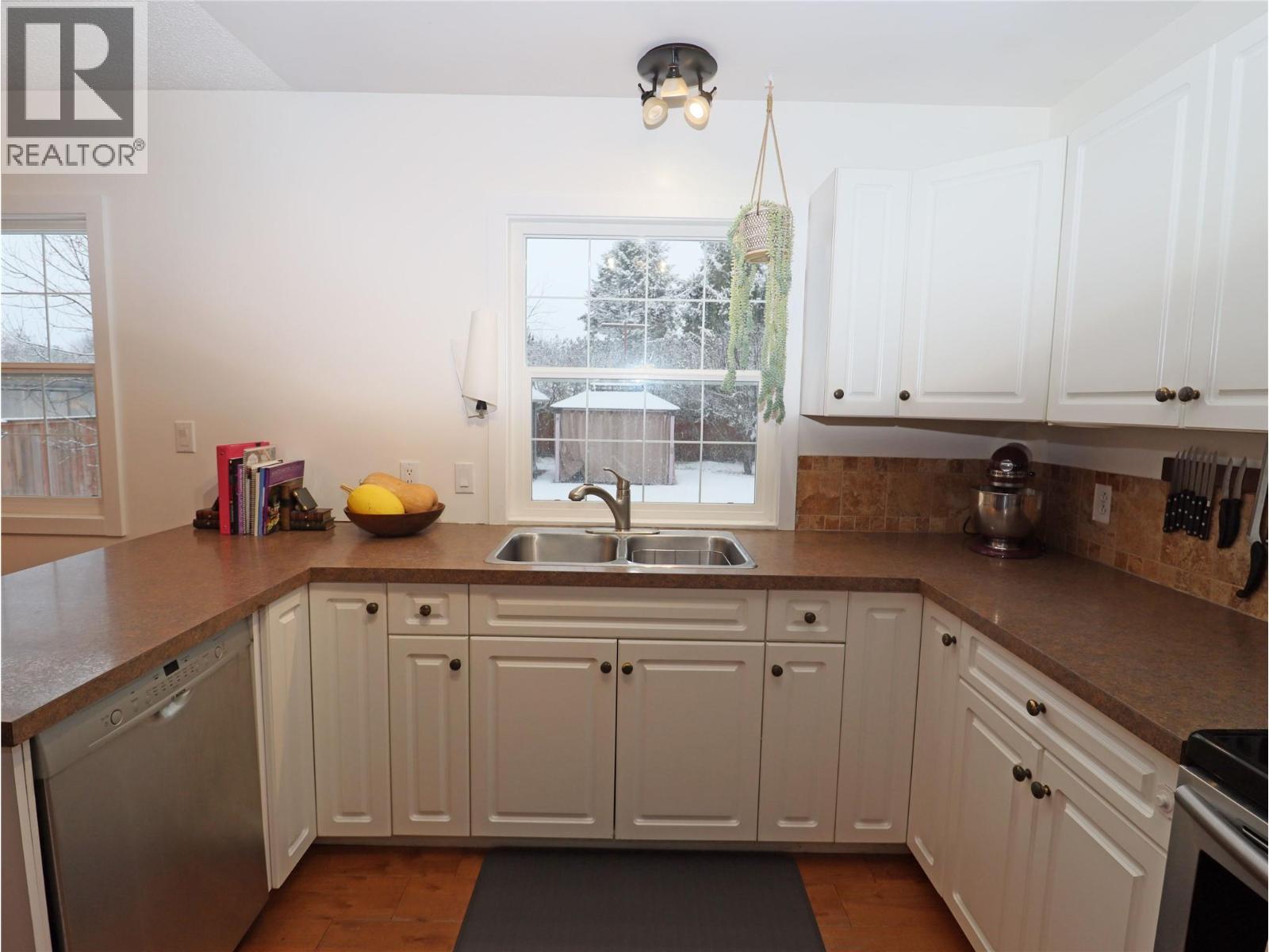 7665 BOUNDARY Drive, Grand Forks